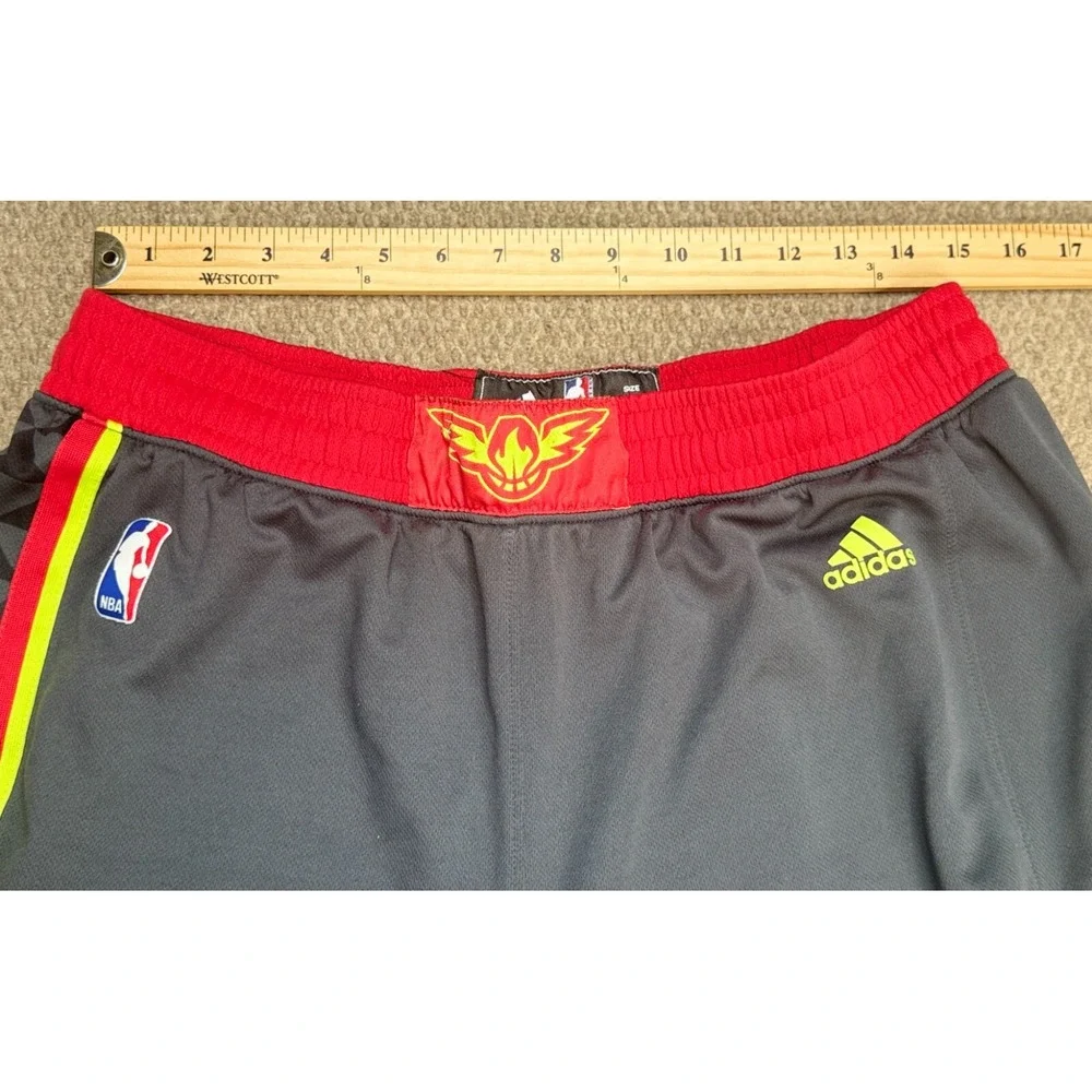 Adidas NBA Atlanta Hawks Multicolored Basketball Shorts Size Large‎